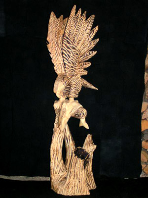 sculpture bois aigle